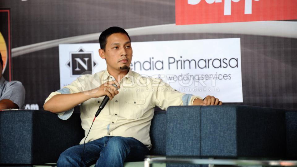 Azwan%20Karim%20menjelaskan%20masalah%20Persebaya%201927%20akan%20dibahas%20pada%20KLB%20PSSI%20di%20Makassar.